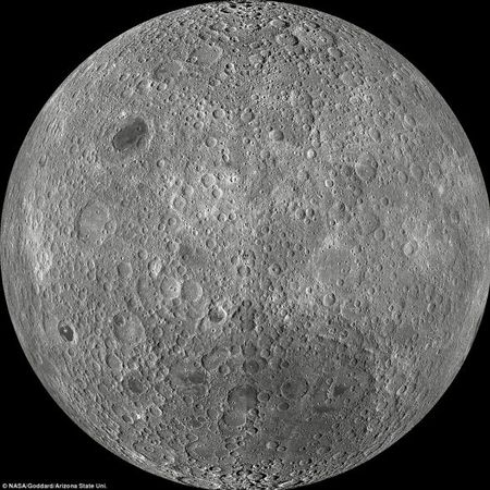 月球背面什么样?是一张麻子脸 有大量陨石坑