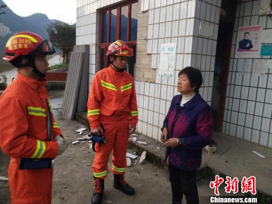 四川兴文5.7级地震：大批救援人员赶赴震区救援
