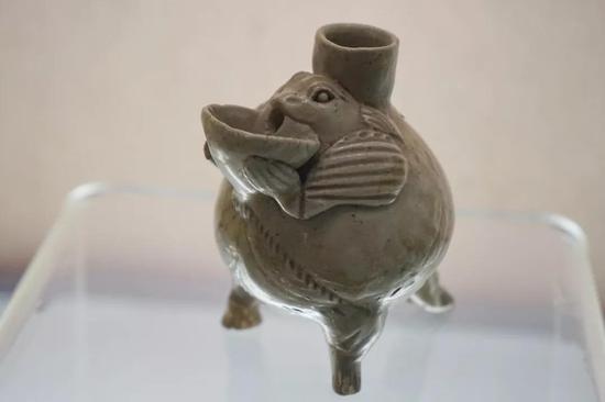 三国 越窑青釉兔型砚滴  现藏于杭州市博物馆