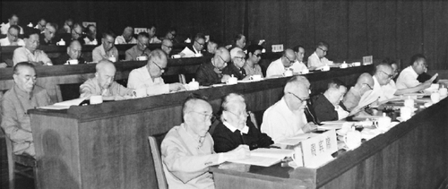 1982年9月召开的中国共产党第十二次全国代表大会提出“要继续‘长期共存、互相监督、肝胆相照、荣辱与共’的方针。”图为应邀参加大会的各民主党派、工商联负责人、无党派人士。
