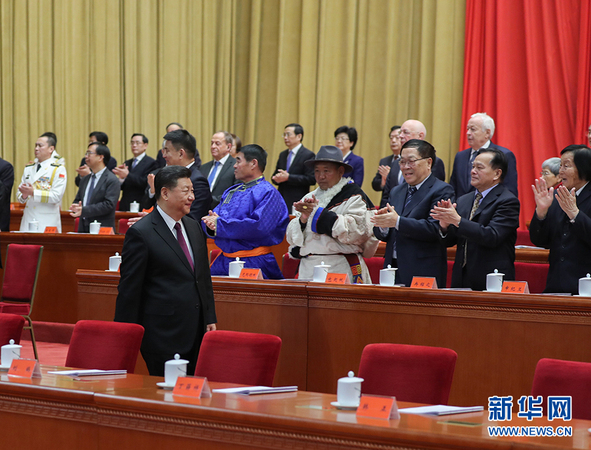12月18日，庆祝改革开放40周年大会在北京人民大会堂隆重举行。中共中央总书记、国家主席、中央军委主席习近平在大会上发表重要讲话。这是习近平步入会场。