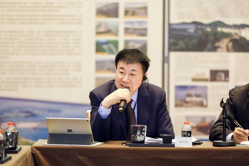 国际清洁能源论坛副理事长、发改委能源所研究员韩文科在第七届国际清洁能源论坛上表示，我们坐在同一条船上，要共同挽救地球。