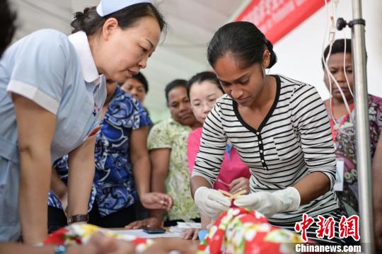中国为斐济培训的50名临床专业护理学员结业