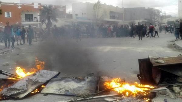 8年无改变 突尼斯记者自焚抗议失业率
