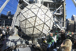 纽约时报广场安装水晶球