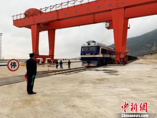 云南：年运量300万吨服务民企铁路专用货场投产