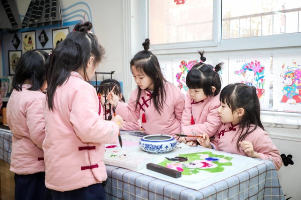 奋进新时代 幸福中国年--北京明天幼稚集团举行