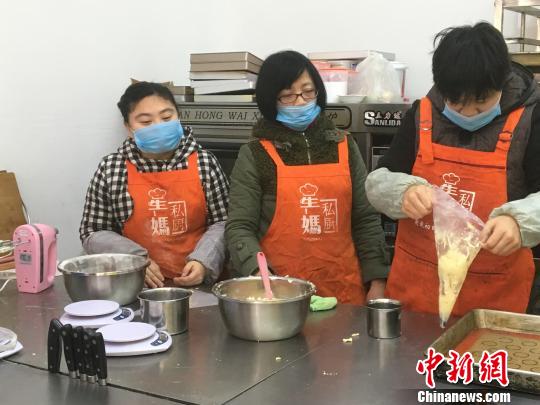 武汉一家特殊点心店厨师是3名“星星的孩子”