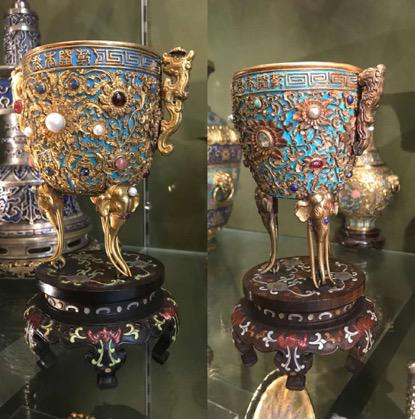 现藏于伦敦华莱士典藏博物馆的两件金瓯永固杯（刘阳供图）