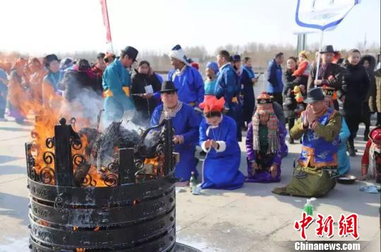 蒙古族传统圣火祭祀点燃新年祈福之旅