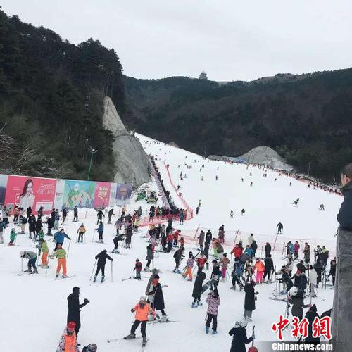 图为：杭州大明山滑雪 沈镓妃 摄