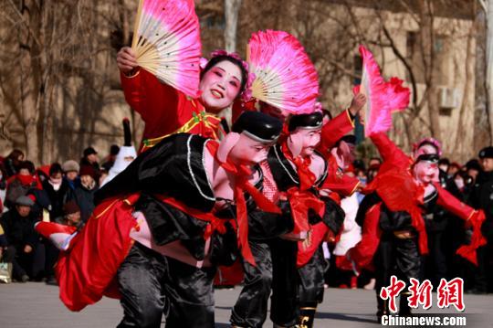 甘肃敦煌传统民俗扎堆“春节档期”促非遗保护传承