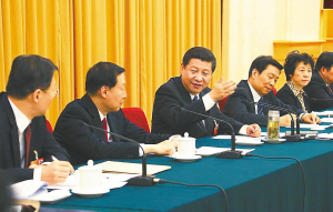 3月8日，中共中央总书记、中央军委主席习近平参加了十二届全国人大一次会议江苏代表团审议。　记者 于先云 摄