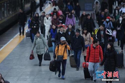铁总：2月25日全国铁路预计发送旅客1035万人次