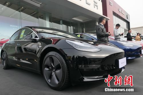首批特斯拉Model 3中国市场交付现场。 张旭 摄