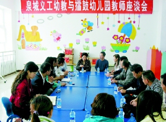 2008年至2010年，赵春梅携山东济南幼教团队为汶川灾区幼儿园提供幼教师资培训，牵手十所重灾区园所做灾后共建。