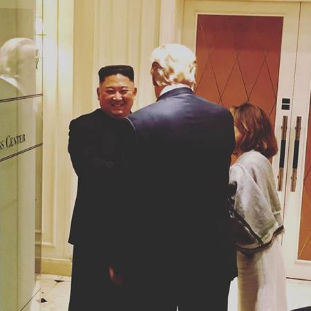 白宫发言人发布金特会朝美领导人握手告别照片