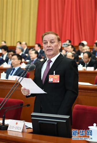 　　3月12日，十三届全国人大二次会议在北京人民大会堂举行第三次全体会议。艾力更·依明巴海主持会议。 新华社记者 谢环驰 摄