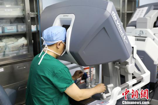 达芬奇机器人中国泌尿外科手术示范中心广州挂牌