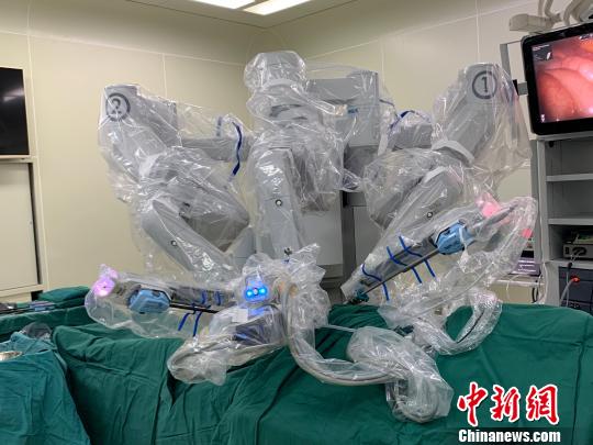 陆军军医大学西南医院完成首例机器人血管旁路移植手术