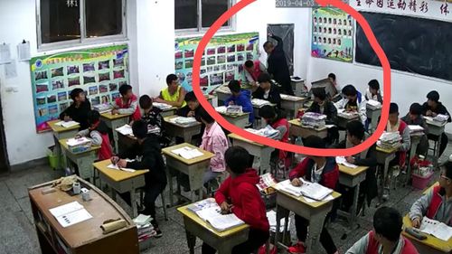云南一教师殴打多名学生 教体局回应:停职调查