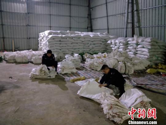 南宁海关开展打击农产品走私专项行动查获涉走私米72吨