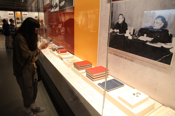 2016年6月29日，为纪念建党95周年与红军长征胜利80周年，国家图书馆举办“红色记忆——纪念中国共产党成立九十五周年馆藏文献展”