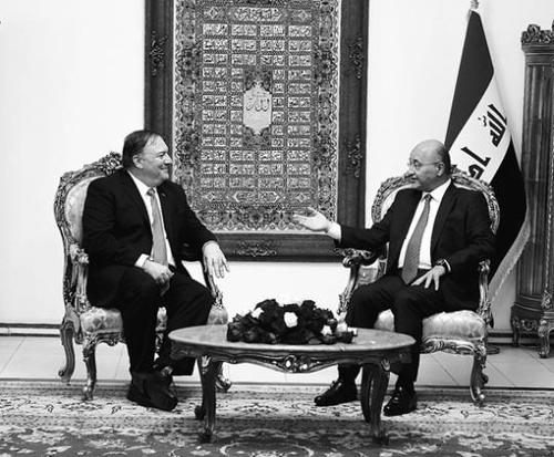 当地时间5月7日，伊拉克巴格达，美国国务卿蓬佩奥与伊拉克总理阿迪勒·阿卜杜勒-迈赫迪会面。本来蓬佩奥计划访问德国，却突然以“紧急问题”为由取消了柏林之行，转而访问伊拉克。视觉中国供图