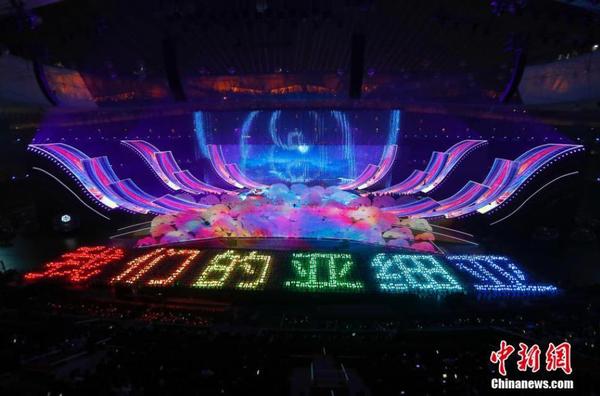 5月15日晚间，亚洲文明对话大会亚洲文化嘉年华活动在位于北京的国家体育场“鸟巢”举行。图为交响互动大合唱《我们的亚细亚》。中新社记者 侯宇 摄2