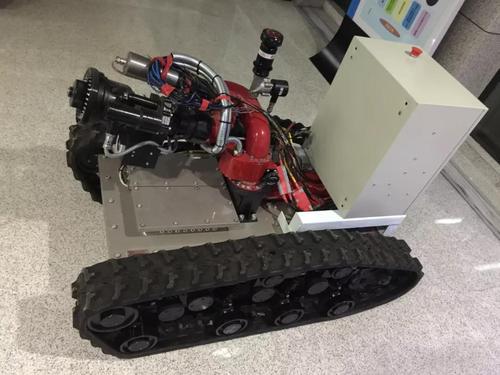图为中科院自动化所正在研制的一种机器人样机。这个机器人是救火机器人，全地形适应，耐高温全防爆，能打出高压水炮。