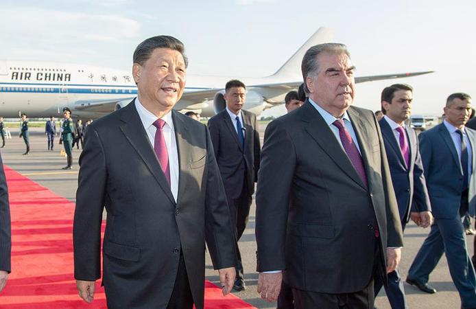 习近平抵达杜尚别开始出席亚洲相互协作与信任措施会议第五次峰会并对塔吉克斯坦共和国进行国事访问