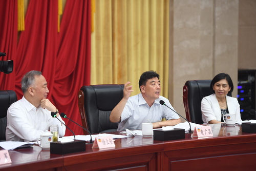 6月5日湖北省第二次月度专题协商会，湖北省副省长曹广晶到会听取意见并讲话。