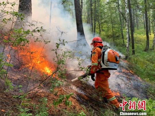 应急管理部工作组到内蒙古大兴安岭指导灭火救援工作