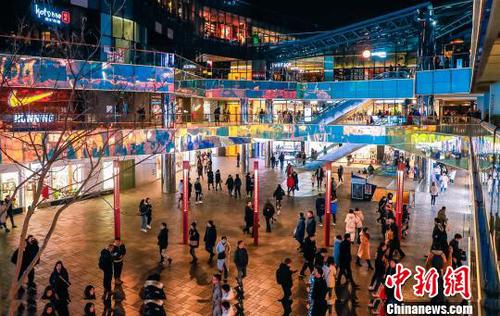 北京市出台13条具体措施进一步繁荣夜间经济、促进消费增长。北京市商务局供图