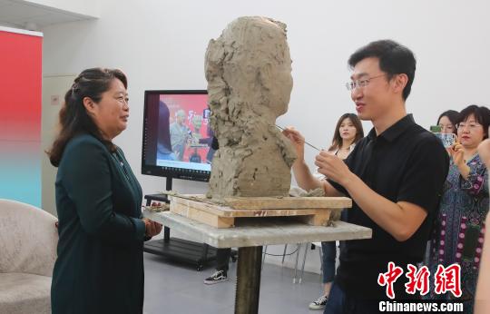 中国美术馆“为新时代人物塑像”向教师致敬