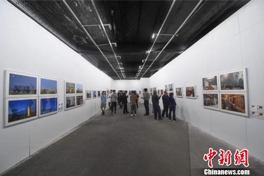 百余幅照片亮相平遥记录新中国70年工业发展