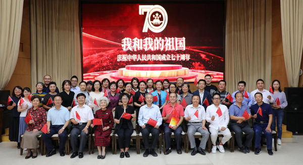 民盟北京市委与会领导表示，民盟北京市朝阳区委是一个团结、奋斗、有为的大集体。民朝 摄影