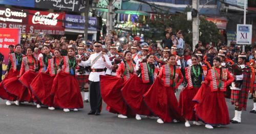 2019年10月12日，尼泊尔首都加德满都，尼泊尔民众载歌载舞，热烈欢迎中国国家主席习近平来访。新华社记者丁林摄