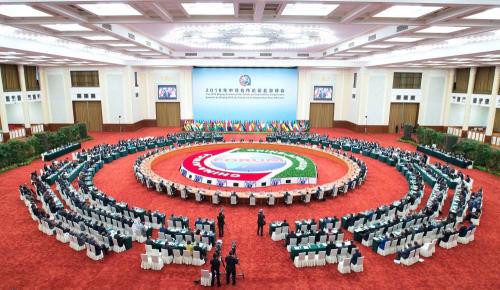 2018年9月4日，中非合作论坛北京峰会圆桌会议在北京人民大会堂举行。国家主席习近平和论坛共同主席国南非总统拉马福萨分别主持第一阶段和第二阶段会议。新华社记者李涛摄