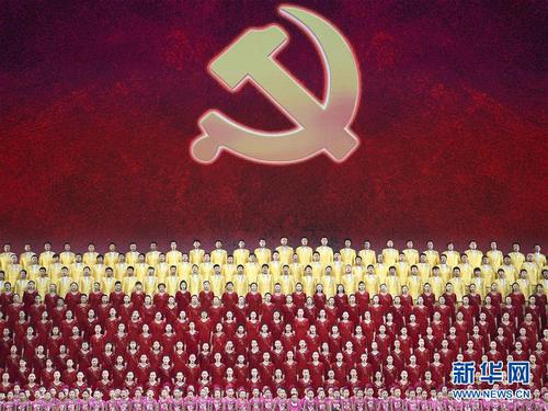 在北京人民大会堂举行的庆祝改革开放40周年文艺晚会《我们的四十年》上，演员在表演节目《我们的道路》（2018年12月14日摄）。 新华社记者 燕雁 摄
