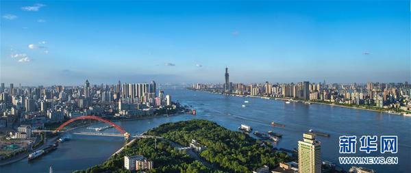 6、俯瞰长江和汉江交汇处的湖北武汉汉口龙王庙江段