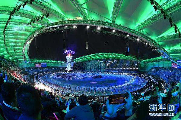 1   10月18日，第七届世界军人运动会开幕式在武汉体育中心举行。新华社记者陈晔华摄