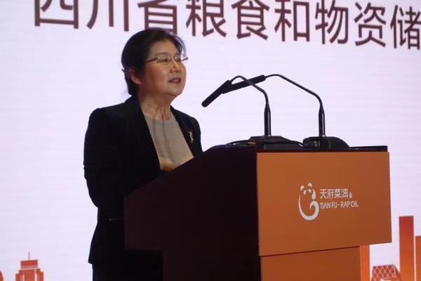 四川省粮食和储备局党组书记、局长张丽萍发言