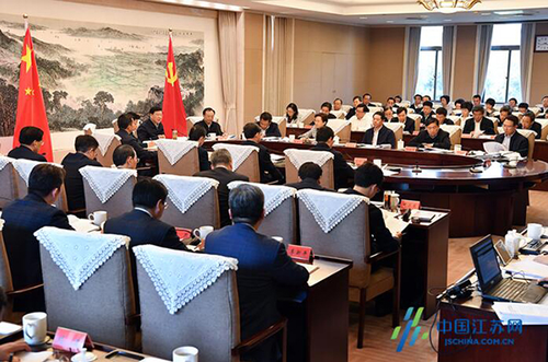 11月22日，省委书记娄勤俭主持召开省委常委会。记者 张筠 摄 3
