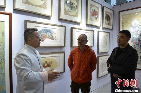 第24届广州国际艺术博览会(下称“广州艺博会”)11月29日开幕。来自30多个国家约350家的艺术机构携近2万件优秀艺术品前参展。　姜清越 摄
