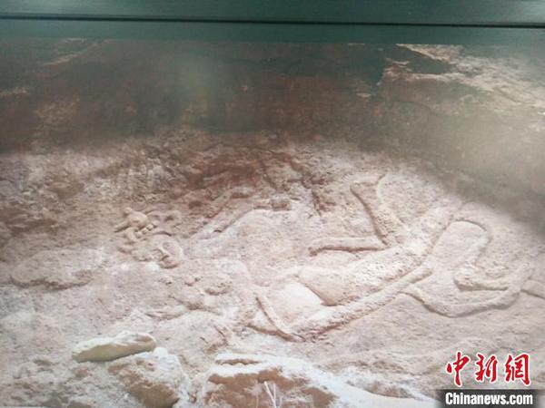 新疆库车峡谷首次发现“飞天”浮雕壁画