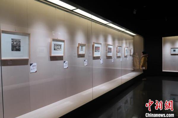 12月17日，《印记？中国革命历史版画展》在沈阳“九？一八”历史博物馆展出。　韩宏 摄