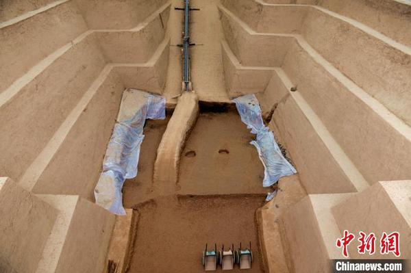 秦始皇陵陵西发现大型墓葬。秦始皇帝陵博物院供图