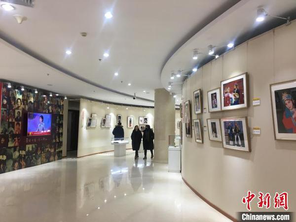 第三届中国文联知名老艺术家艺术成就展在京开幕 高凯 摄