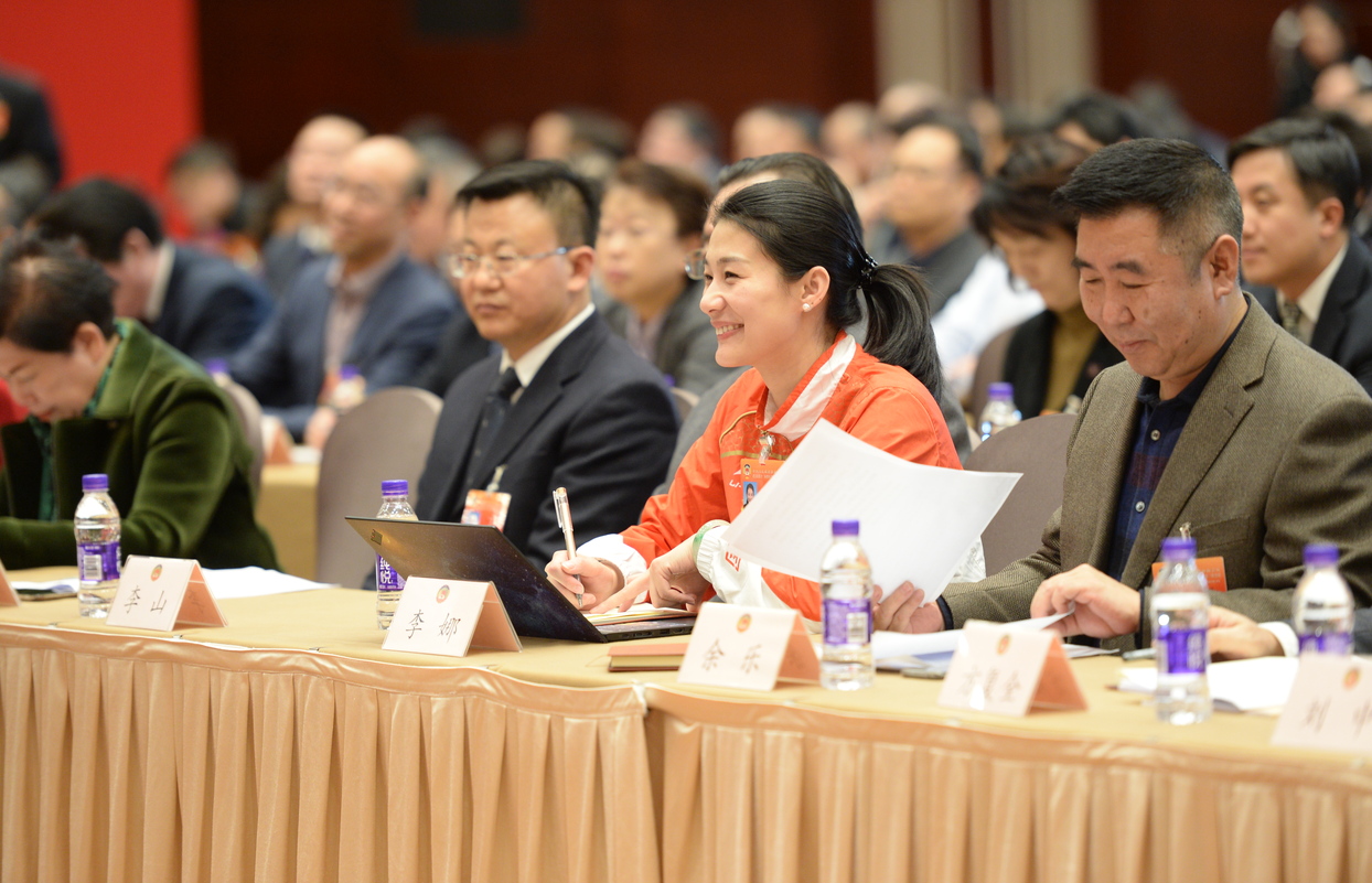 北京市政协委员李娜在专题协商会上发言